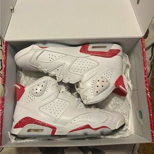 Size 10 red Oreo six’s used with a couple of scuffs